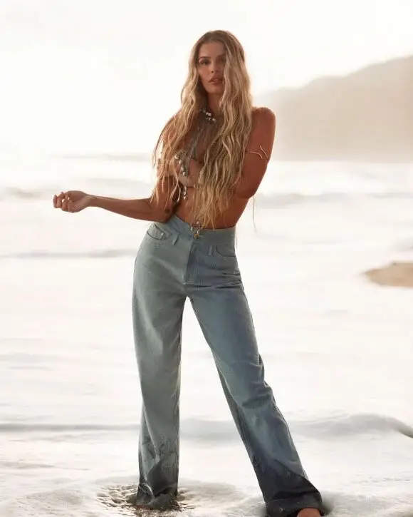 Yasmin Brunet sem sutiã
