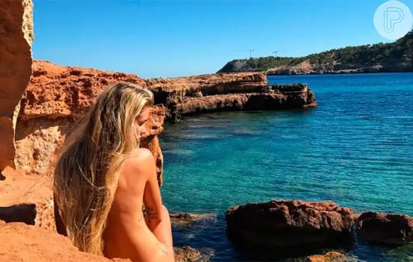 Foto sensual de Yasmin Brunet de biquíni