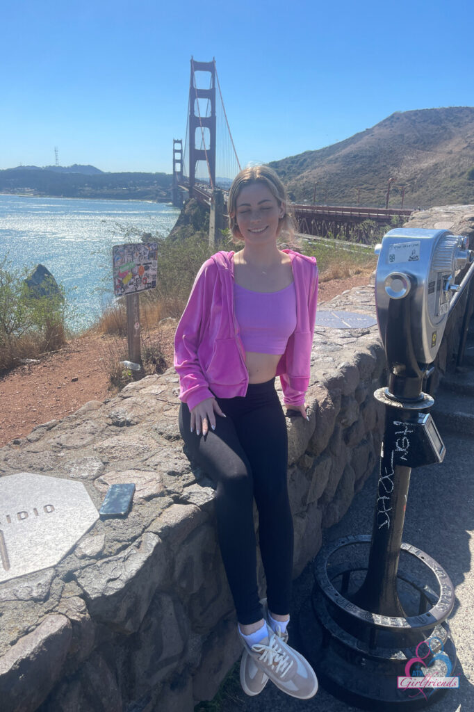 Novinha gostosa bem magrinha e com carinha de safada